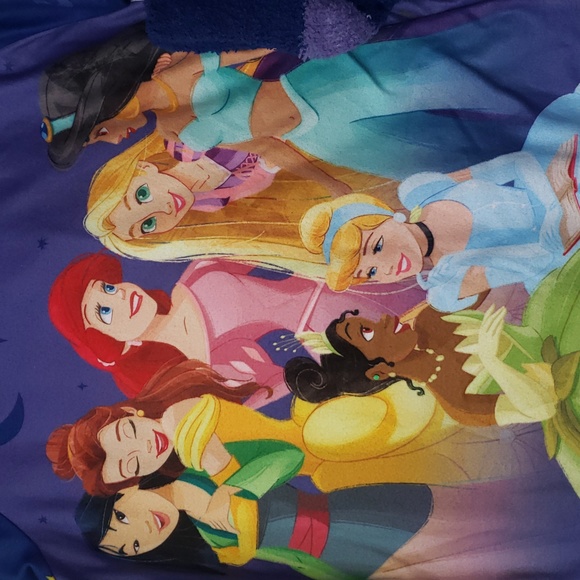 NEW Disney Princess PJ Set with socks Size 8 - Picture 4 of 5